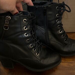 Via Pinky Collection Black Ankle Boots with Leopard Lining